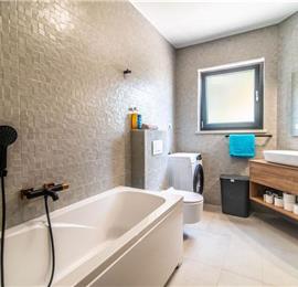 7 bedroom villa with pool in Svetvinčenat, sleeps 14